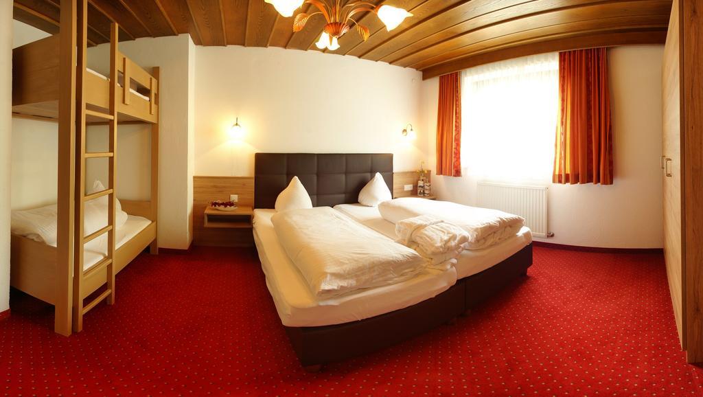 Kinderhotel Laerchenhof Obsteig Oda fotoğraf
